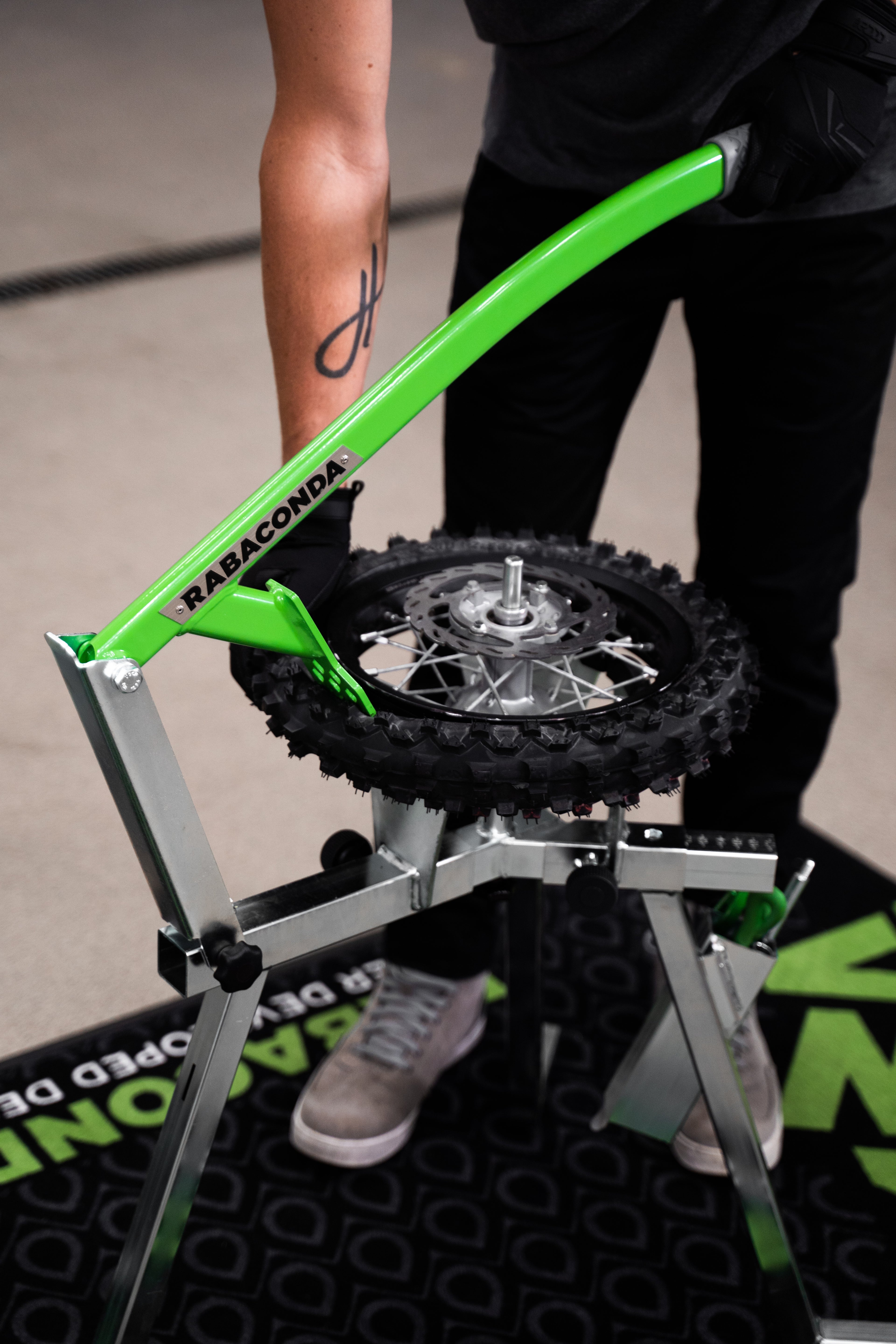 Rabaconda Mini Tire Changer