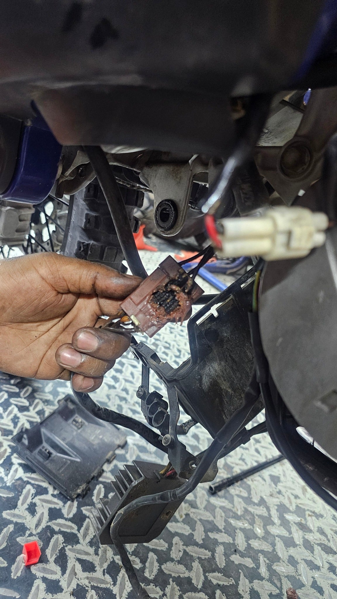 KTM 950 / 990 Regulator/Rectifier Relocation Kit